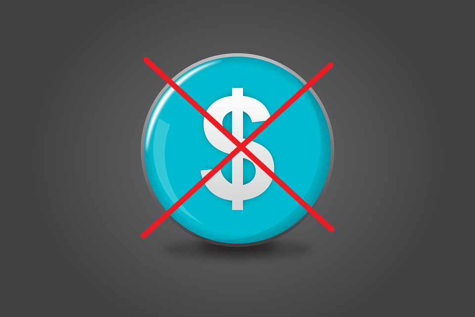 Сбербанк оповестил своих клиентов о запрете переводов в долларах из-за введённых санкций