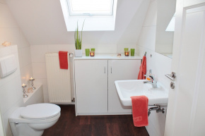 Методы визуального увеличения пространства в маленьких ванных комнатах